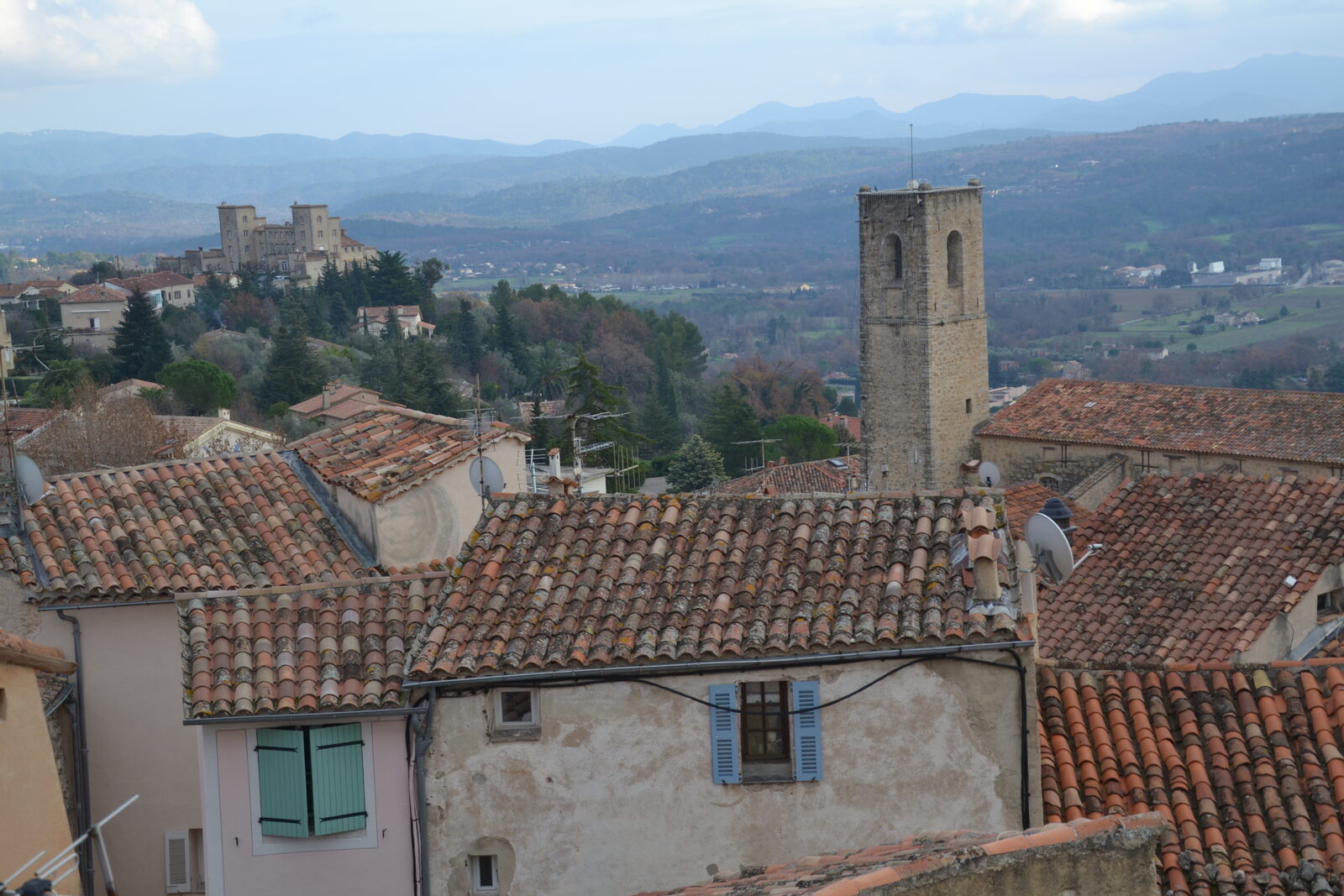Les toits du village de Fayence